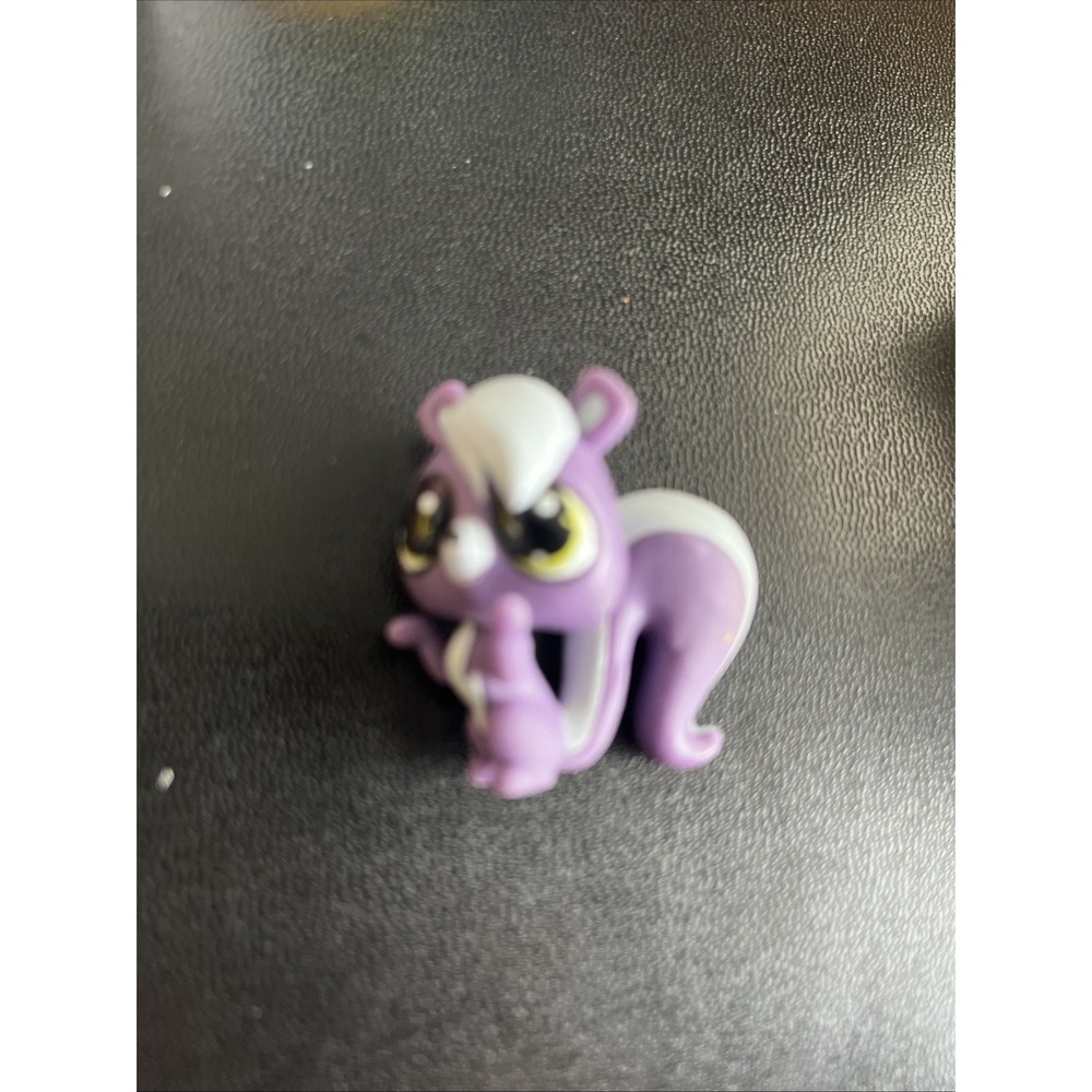 Hasbro Littlest Pet Shop #3780 Skunk Purple Bit Mini LPS